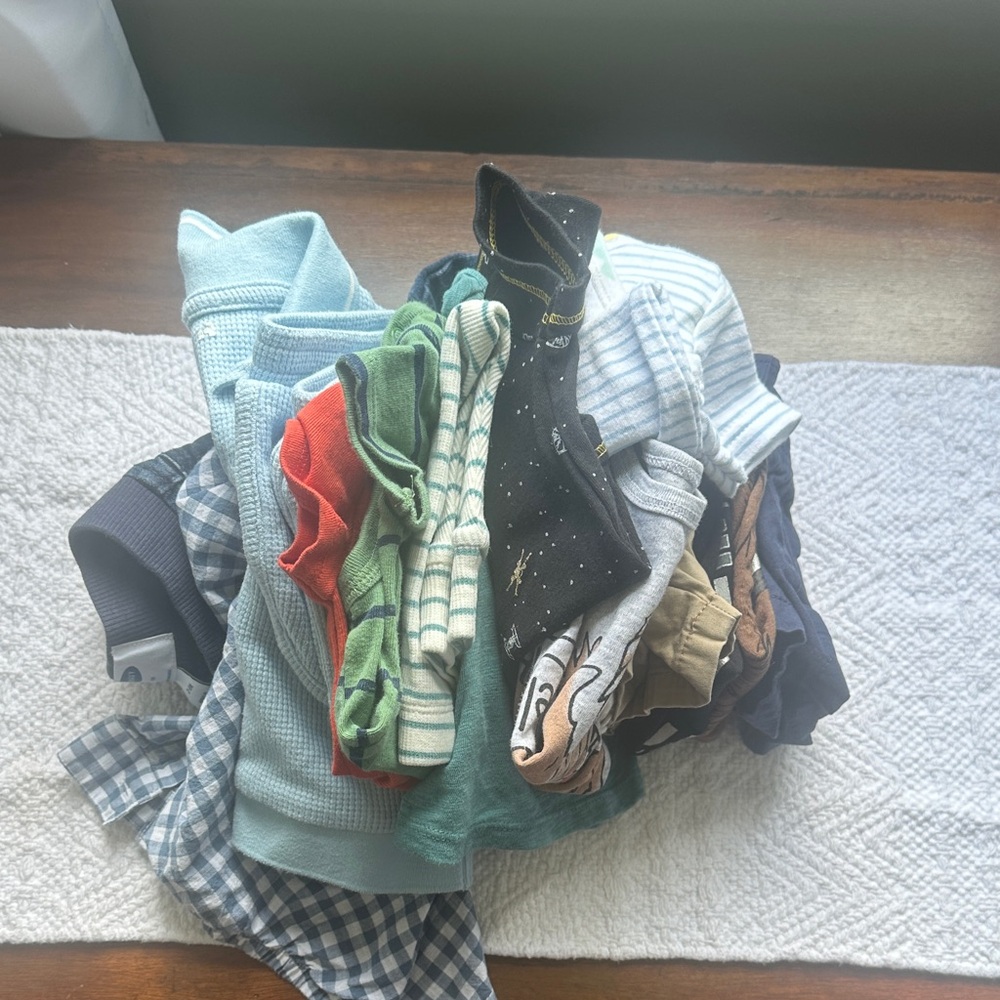 Mixed Boys Clothing Bundle - Multi Color 15+ pieces
